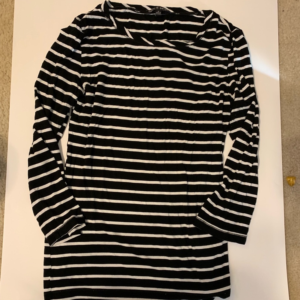 Cable & Gage blank and white 3/4 length shirt